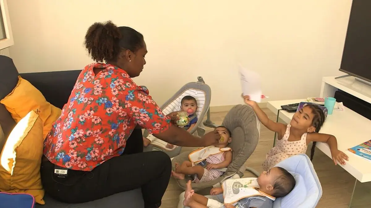 Familles extraordinaires S01E05 Vivre avec des triplés : trois fois plus de défis !