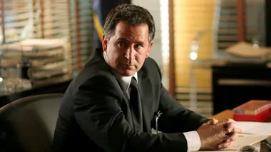 FBI : portés disparus S01E21 Enquête interne