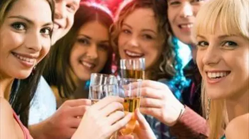 Fêtes, alcool et démesure : les rois de la nuit