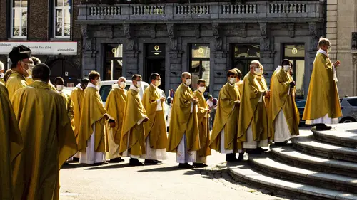 Fidèles, à la croisée des chemins