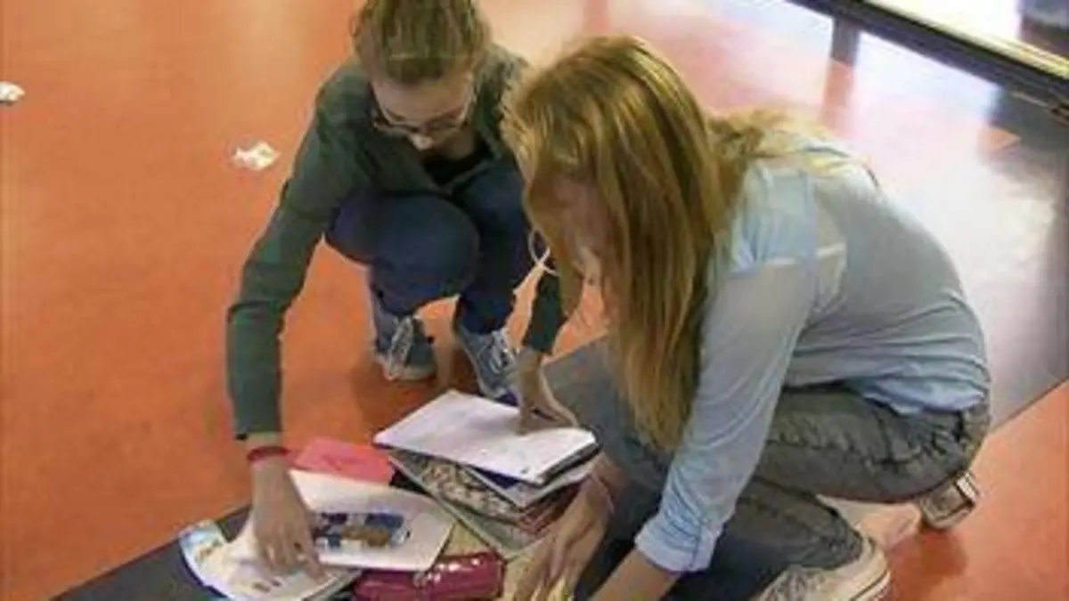 First Years S01E15 La voleuse
