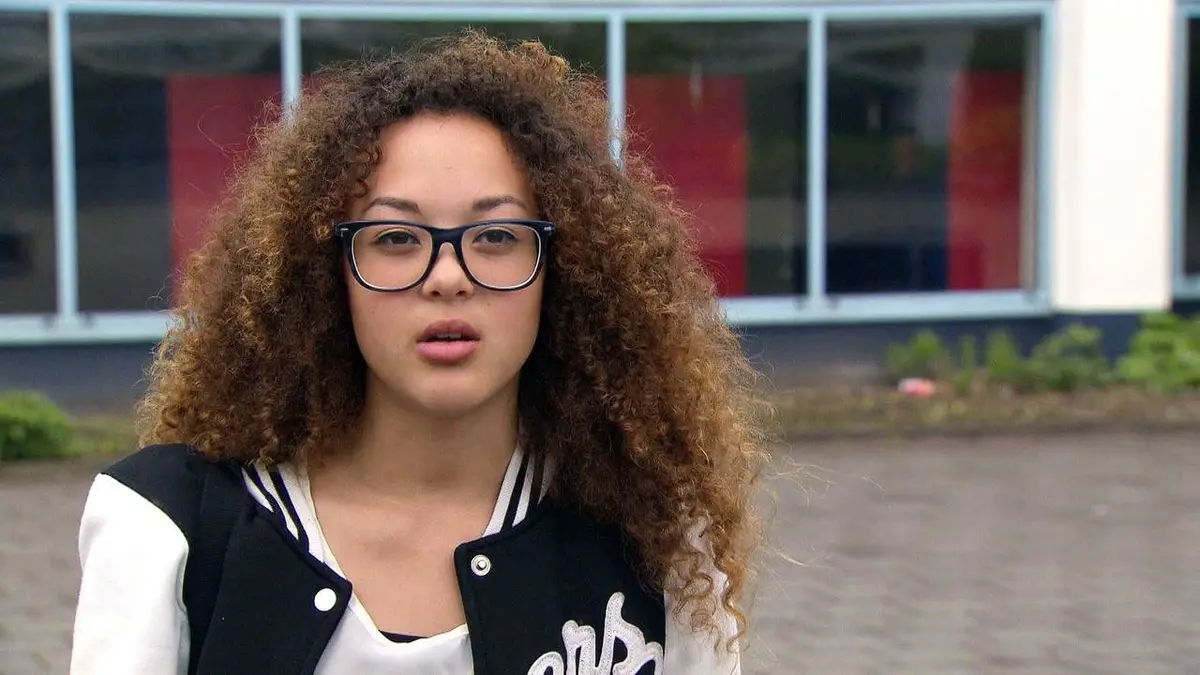 First Years S01E40 Le nouveau