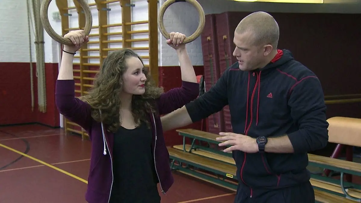 First Years S01E05 Le prof de sport