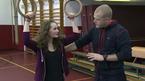 First Years S01E05 Le prof de sport