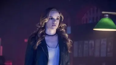 Flash S04E01 Cours Barry, cours!