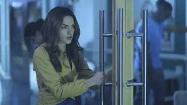Flash S08E17 Le Gang des Aranas