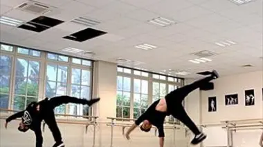 Fleurs de bitume E03 Entre dans la danse