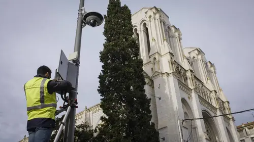 Fliquez-vous les uns les autres