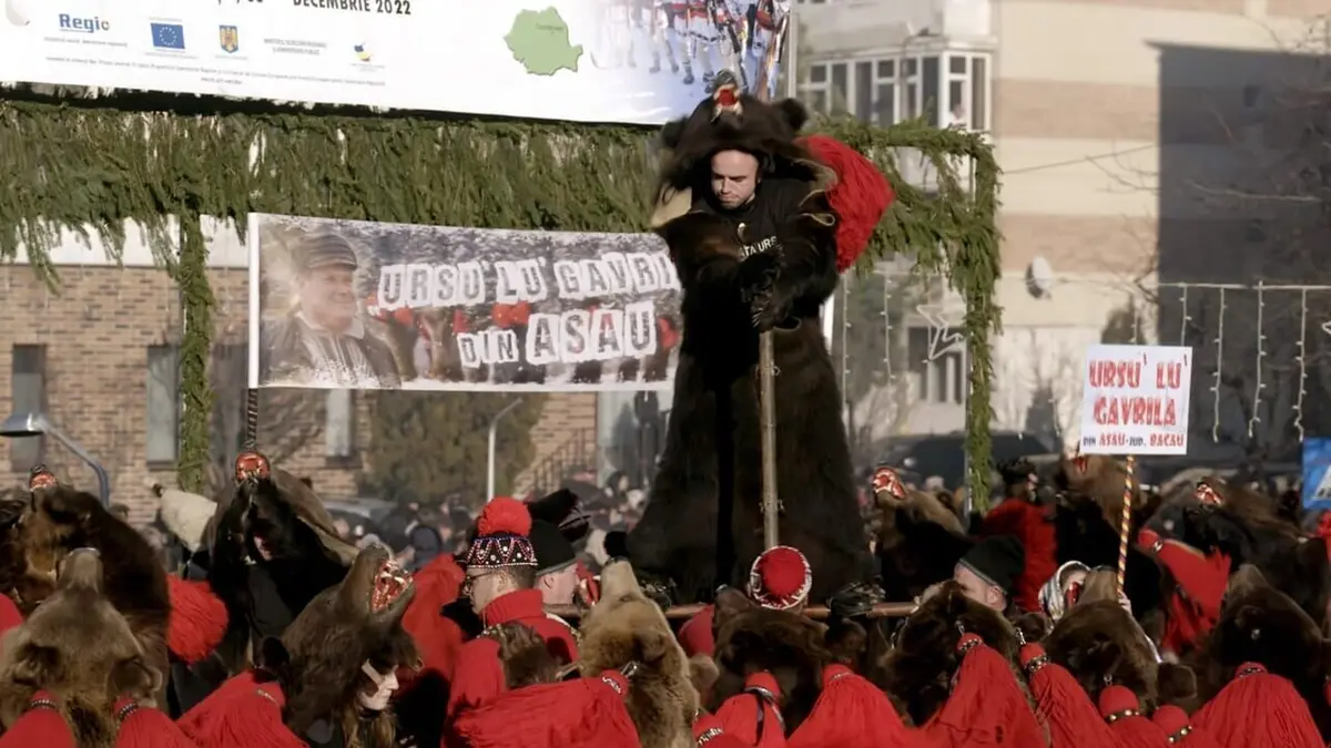 Flûtes, tambours et danse des ours