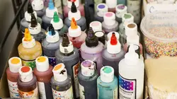 Food Factory S06E01 Burgers au quinoa et relish épicée