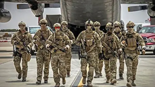 Forces spéciales Une main tendue