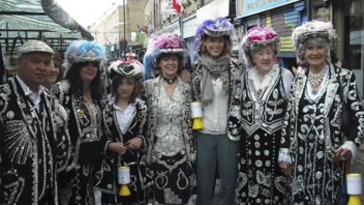 Fourchette et sac à dos S05E01 Destination Londres