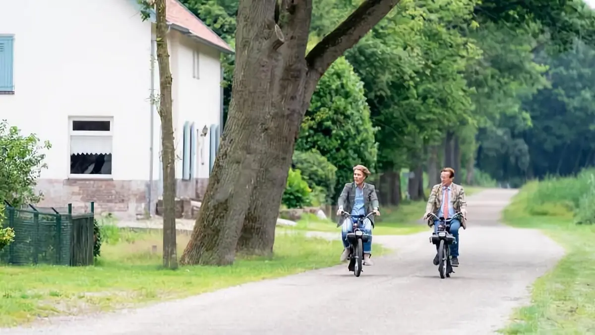 Frank en Rogier Checken In S01E02 Ter apel
