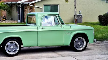 Dodge D100 en détresse