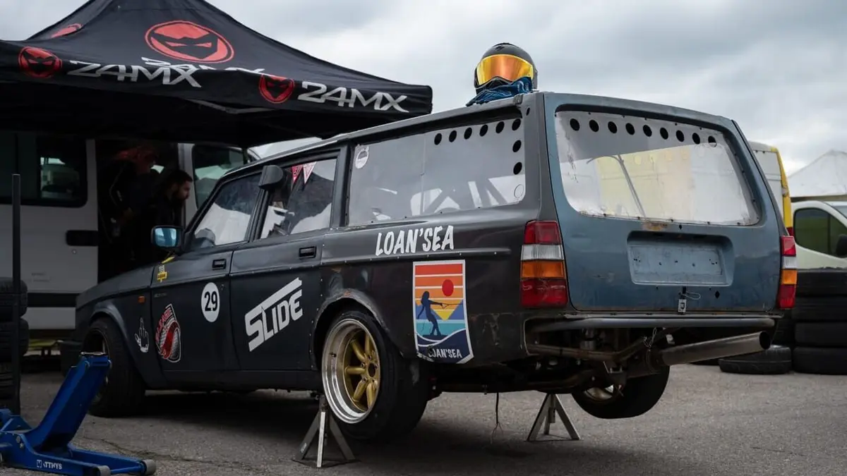 Frères mécanos : mission restauration Volvo ramollie