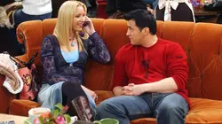 Friends S09E14 Celui qui se faisait poser un lapin