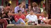 Chandler Bing dans Friends S08E02 Celui qui avait un sweat-shirt rouge (2001)