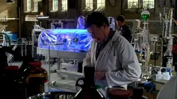 Fringe  S01E07 Rencontre avec M. Jones