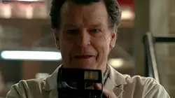 Fringe  S01E07 Rencontre avec M. Jones