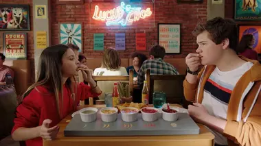 Gabby Duran, Baby-sitter d'extraterrestres S01E06 Le coup de coeur