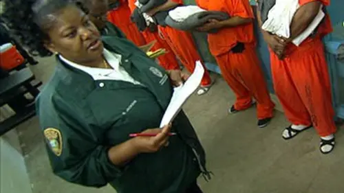 Surveillantes haute sécurité S01E02 A Dallas