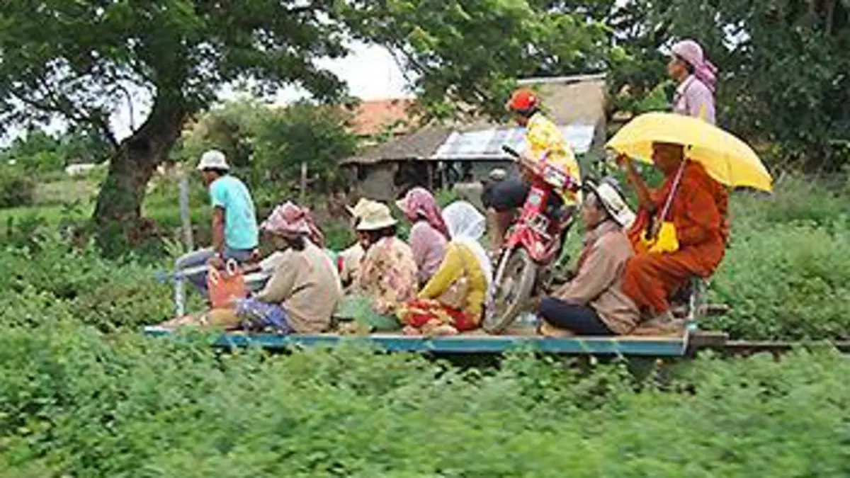 GEO Reportage Cambodge, le petit train de bambous
