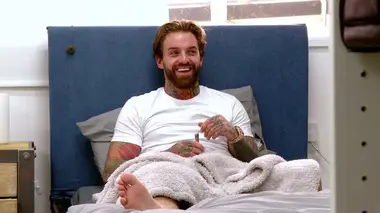 Geordie Shore S16E08 La bombe 'A'