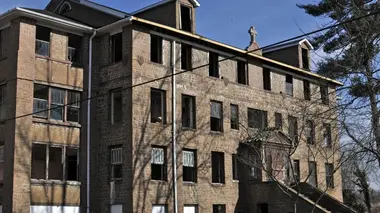 Ghost Asylum S02E01 L'Asile Rolling Hills