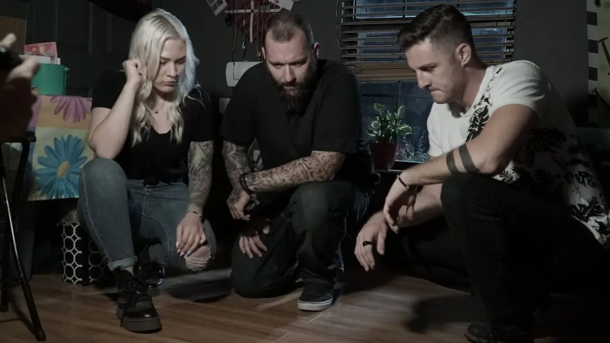 Ghost Loop : la menace des spectres Du berceau à la tombe