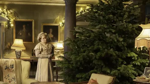 Photos de Ghosts S02E07 Joyeux Noël