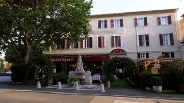 Les hôtels de famille font de la résistance