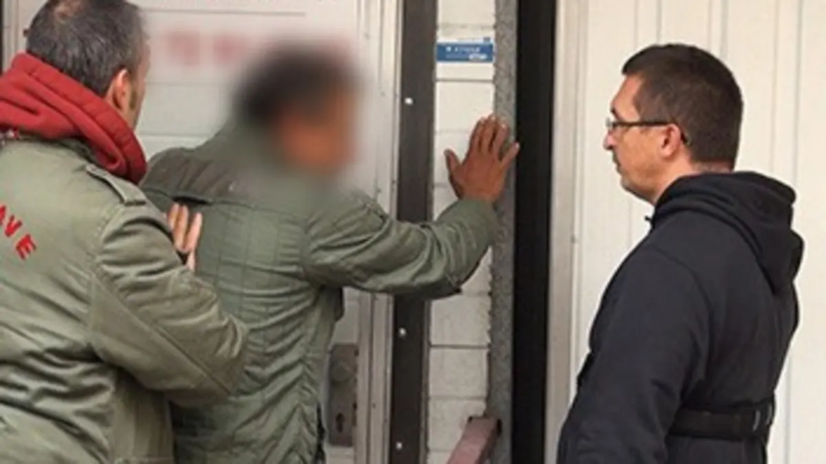 Grands reportages A la poursuite des fugitifs... des agents très spéciaux