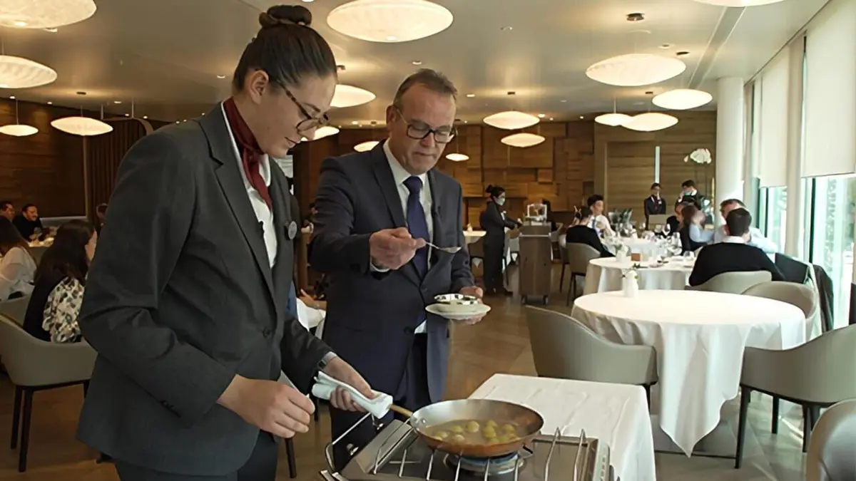 Grands reportages S08E05 Ecole de Lausanne : des classes pour les palaces