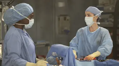 Grey's Anatomy S22E01 Ondes de choc