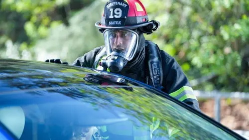 Grey's Anatomy : Station 19 S06E03 Les mains liées en streaming