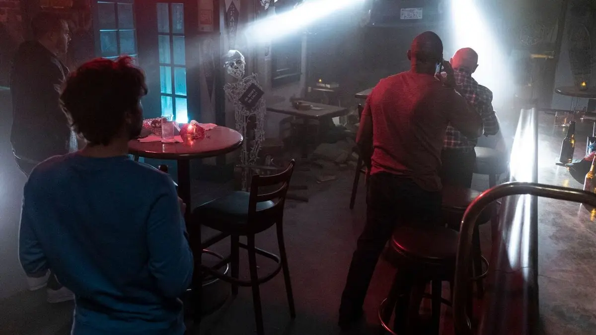 Grey's Anatomy : Station 19 S03E01 Je connais ce bar