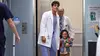Maggie Pierce dans Grey's Anatomy S19E15 Caractères héréditaires (2022)