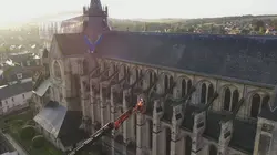 Grues et camions : les géants des chantiers