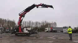Grues et camions : les géants des chantiers