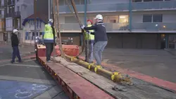 Grues et camions : les géants des chantiers