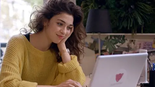 Guépardes L'oiseau s'envole du côté où regarde son bec