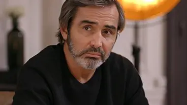 Le cou du serpent finit là où sa queue commence