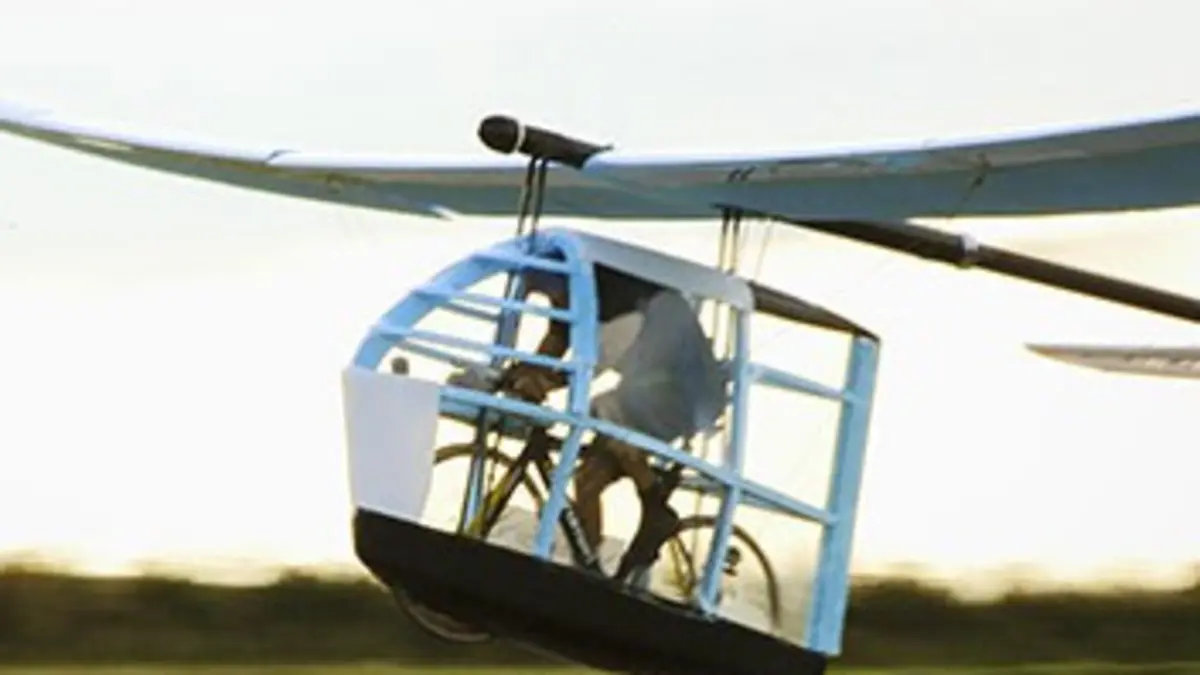Guy Martin, un champion à l'épreuve de la vitesse E03 L'avion à propulsion humaine