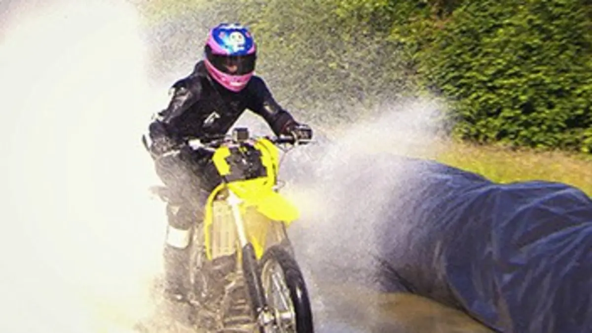 Guy Martin, un champion à l'épreuve de la vitesse S01E02 Aquaplaning en motocross