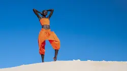 Habille-nous, Africa