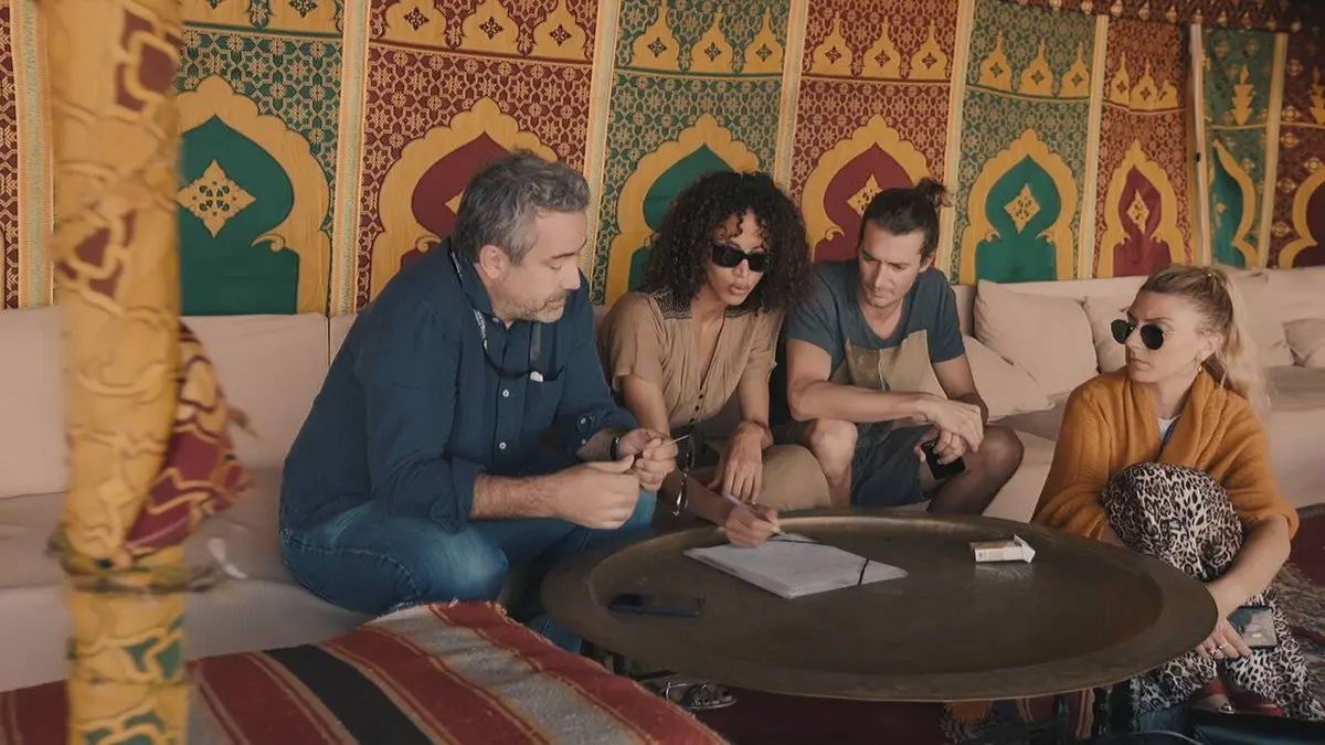 Habille-nous, Africa