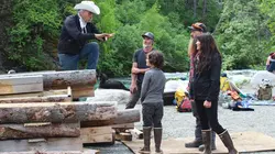 Habitations en péril : le ranch des Raney  Ravitaillement aérien