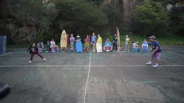 La fille à la capuche