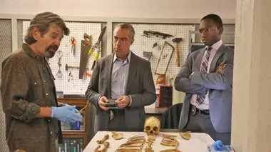 Harry Bosch S01E01 La cité des ossements