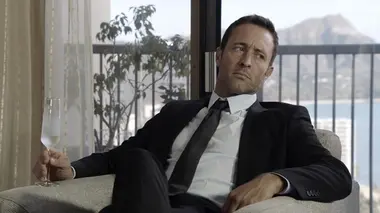 Hawaii 5-0 S09E18 Ai no i ka 'ape he mane'o no ko ka nuk